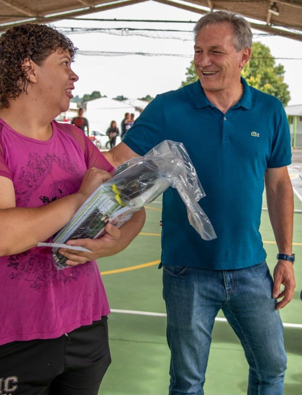 Kits escolares garantem organização e motivação para quase 26 mil alunos